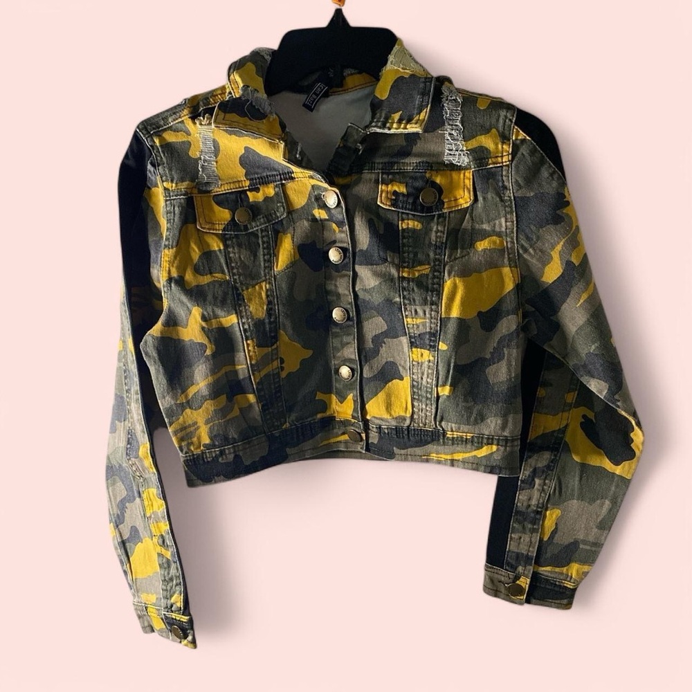 Cropped Camo Jacket A Size Medium junior Denim